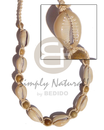 Beige adjustable Sigay Cowry Shell Robles Wood Macrame Natural Natural Shell Necklace BFJ239NK